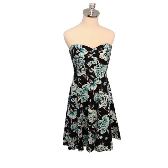 ❤️SOLD❤️HALTER DRESS BLACK, BLUES, TEALS FLOWER PRINT WITH SIDE SEAM POCKETS - Picture 11 of 14